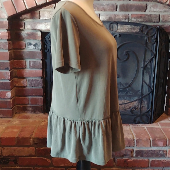 Casual Couture by Green Envelope top size M army green - Picture 3 of 6